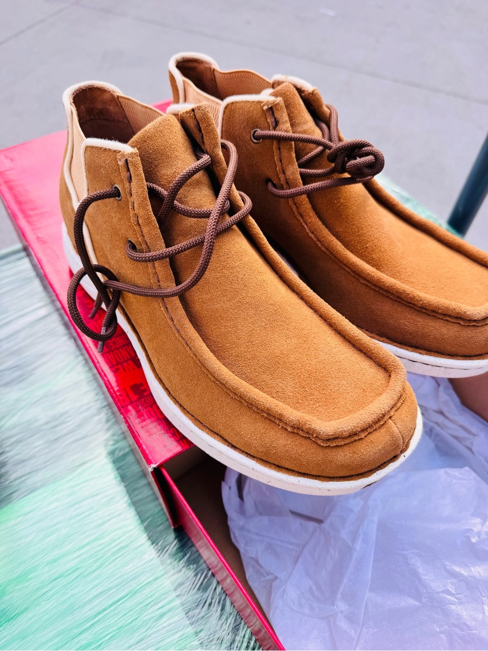 Justin Boots Men's Chestnut Suede Chukka Boots